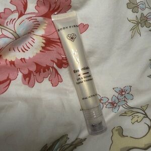 Body Firm Essentials Lift & Smooth Eyelid Treatment - Cream